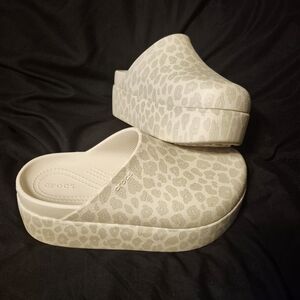 CROCS Women's Beige Leopard Platform Clogs